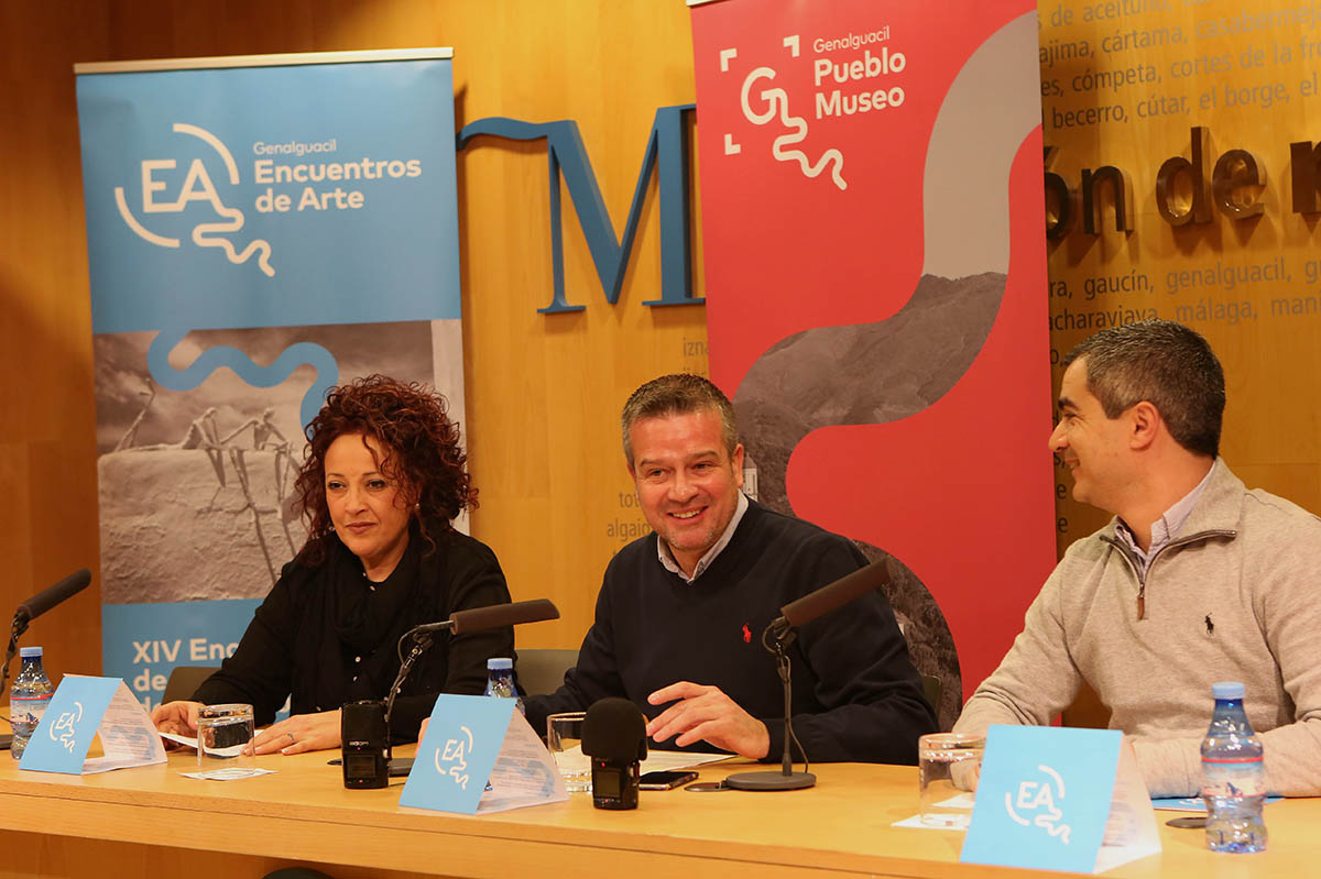 El diputado de Cultura, Víctor González, junto al alcalde del municipio, Miguel Ángel Herrera, y la primera teniente de alcalde, María José Rodríguez, en la presentación.