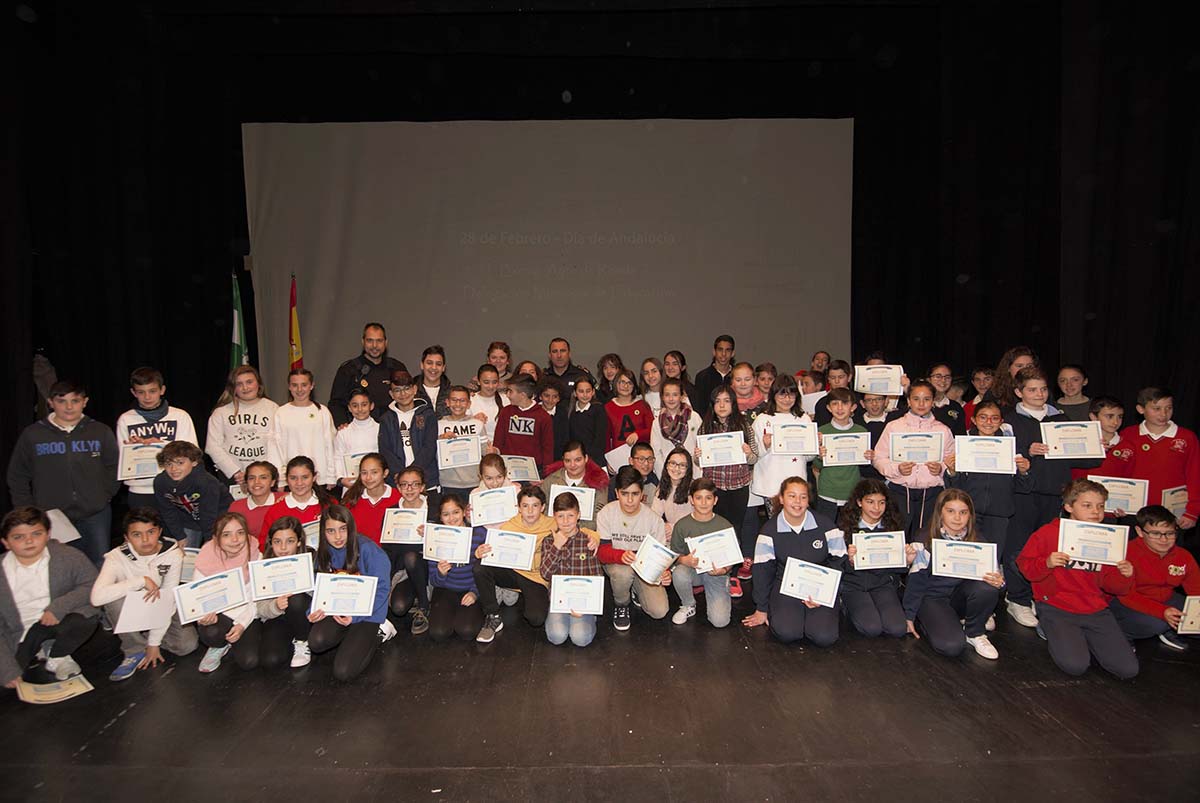 El acto con motivo del Día de Andalucía se ha desarrollado en el Teatro Vicente Espinel.