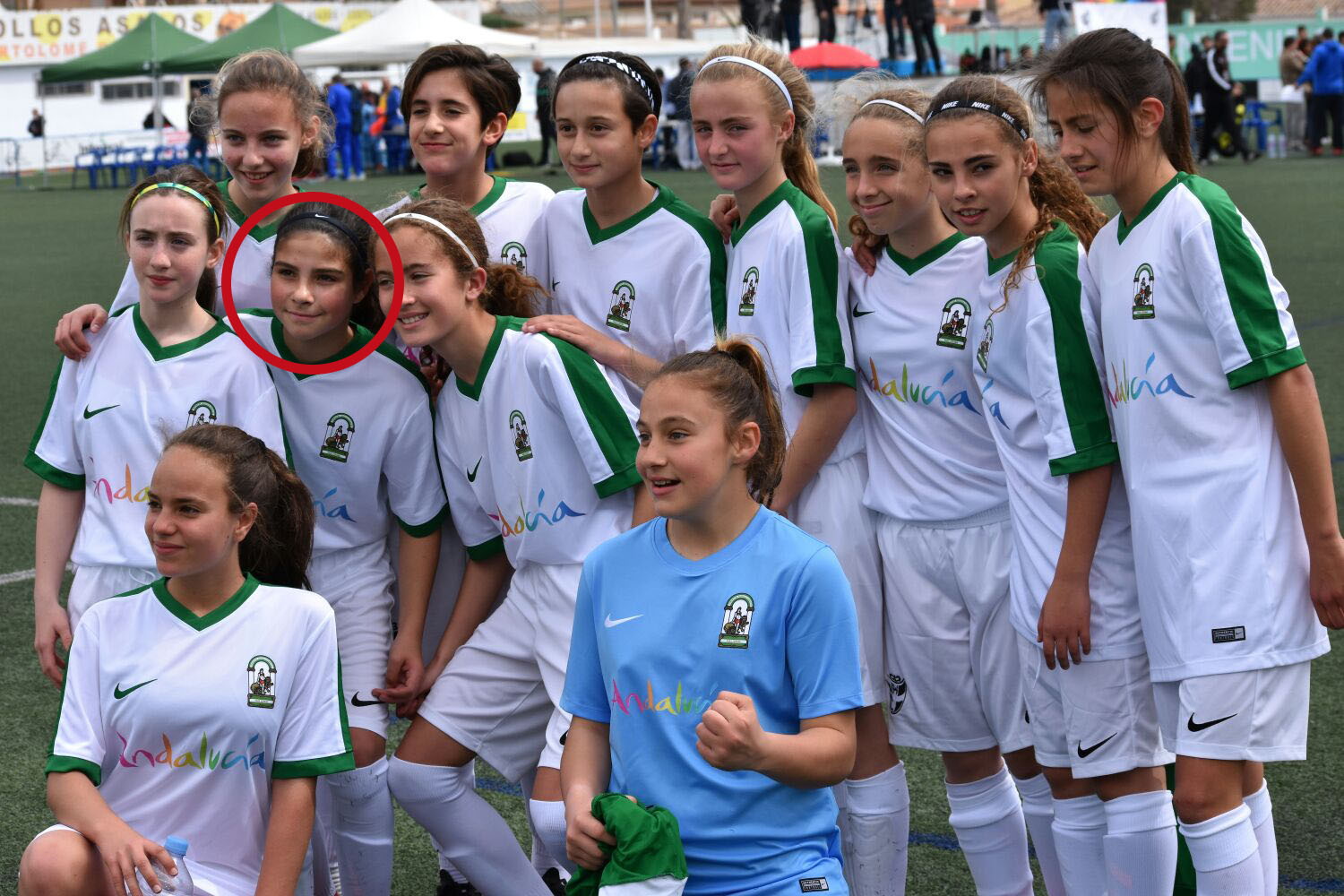 La futbolista rondeña, marcada en círculo rojo, junto a sus compañeras de la Selección Andaluza.