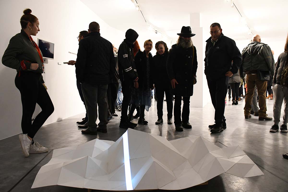 Numeroso público asistió a la reapertura del Museo de Arte Contemporáneo de Genalguacil.