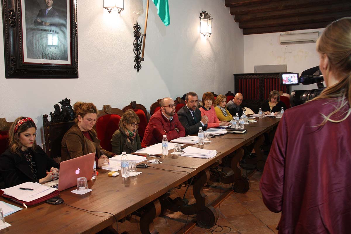 El Tripartito abandonó la sesión una vez más sin responder a las preguntas de los ciudadanos.