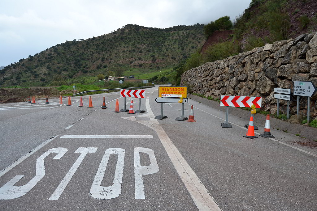 Las comunicaciones más directas con Sevilla siguen cortadas. Foto autorizada de turismograzalema.com.