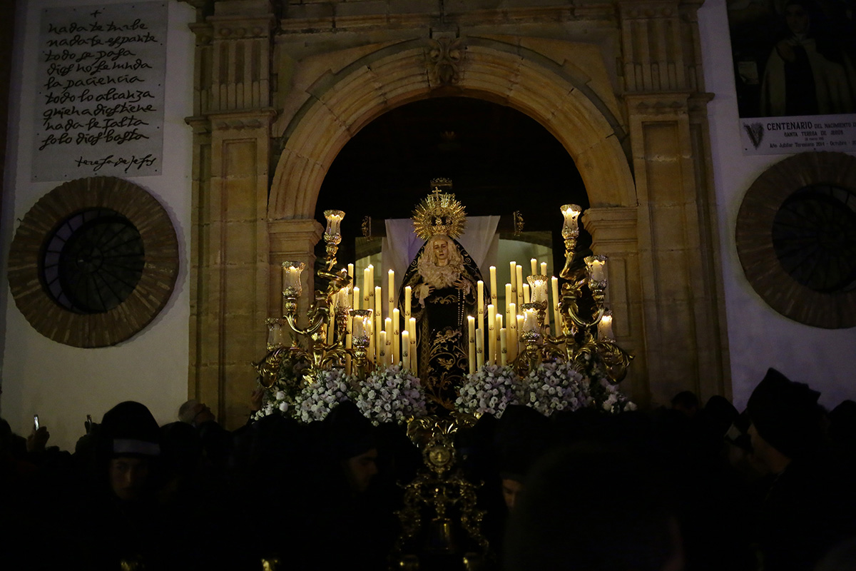 La Soledad retó al viento y cerró por todo lo alto el Viernes Santo rondeño