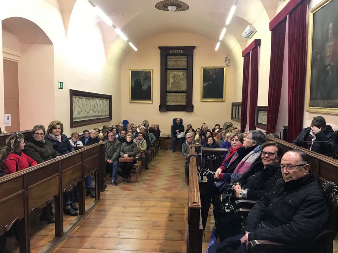 Miembros de la Asociación de Mayores de Ronda AMARO realizan una visita cultural a Carmona