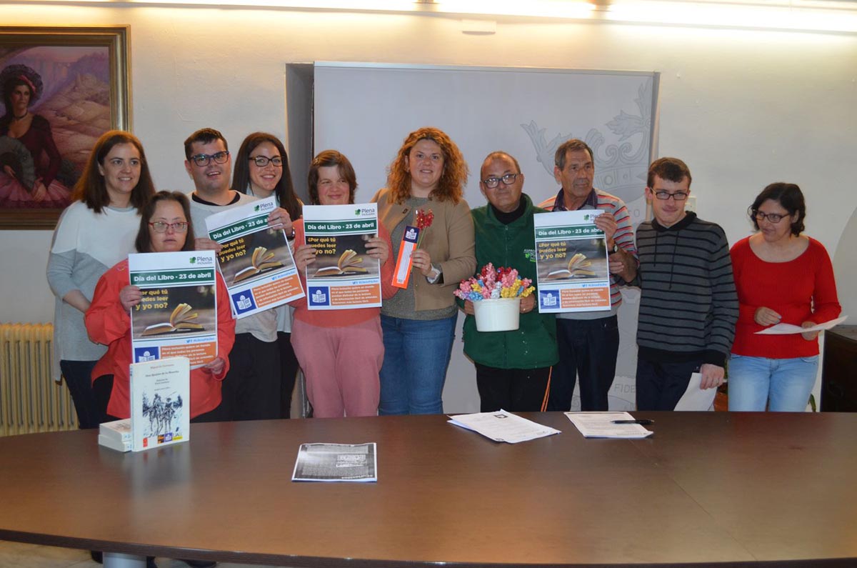 Miembros de Asprodisis se han reunido con la alcaldesa para plantear sus propuestas en el Día del Libro.