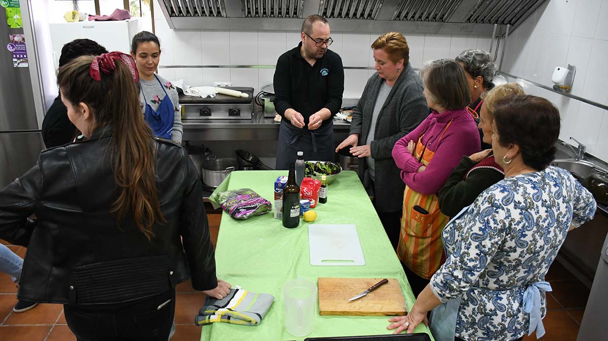 Un momento de la tercera jornada del taller de cocina con castaña celebrado en Jubrique.