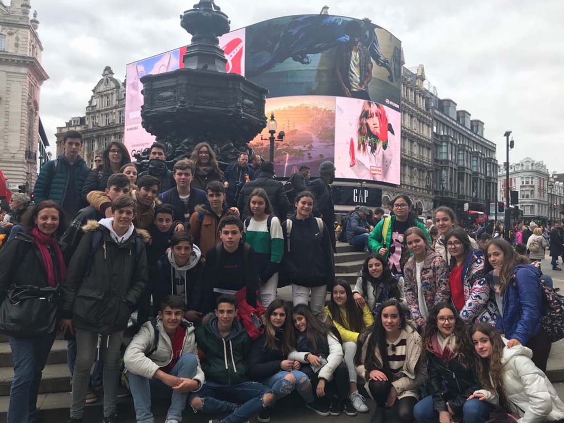 Los estudiantes rondeños en Trafalgar Square de Londres.