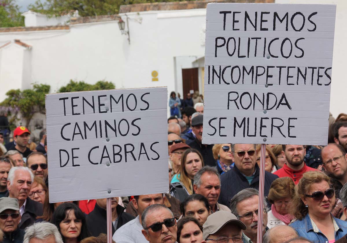 La Junta guardia silencio sobre la multitudinaria manifestación por la autovía y la Plataforma pedirá una entrevista con el consejero de Fomento