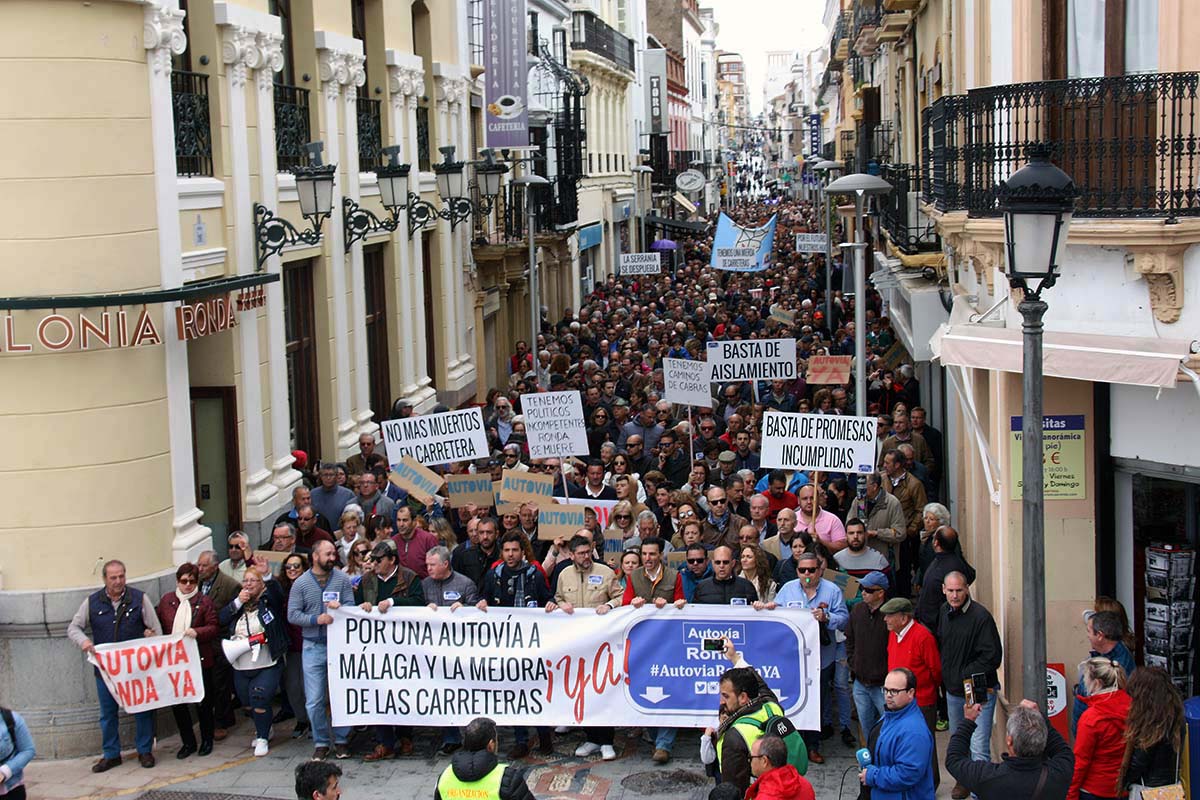 Más de 5.000 rondeños y serranos reclamaron una autovía para la comarca.