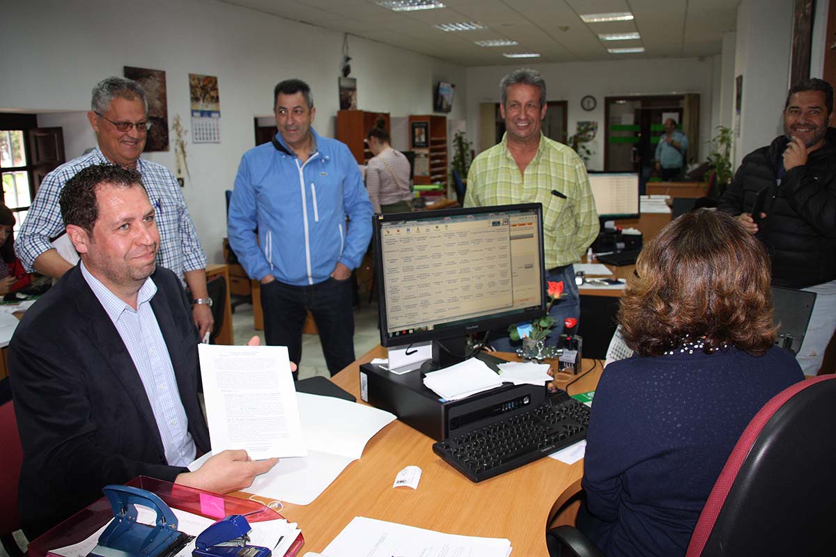 Los firmantes del pacto presentaron hace veinte días el documento-base de la propuesta en el Registro del Ayuntamiento.