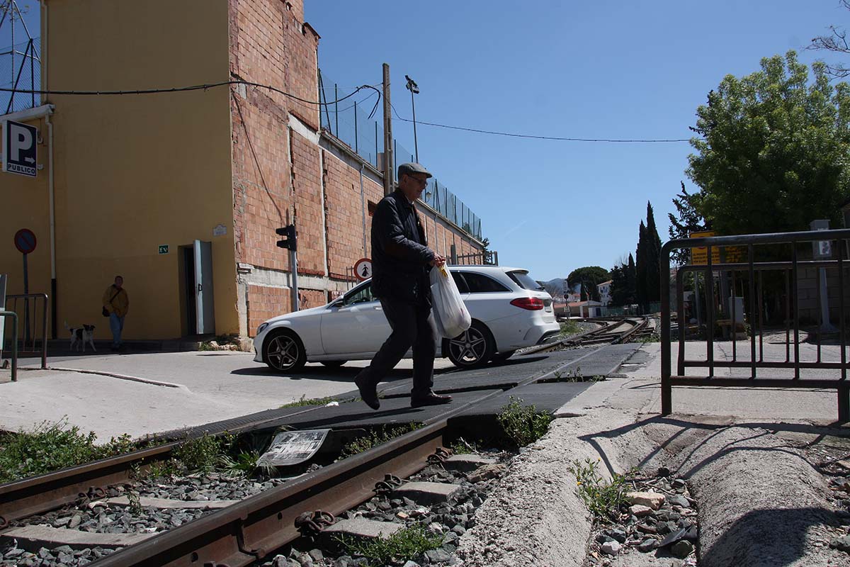 El paso a nivel de El Fuerte es uno de los puntos más peligrosos y que estrangulan a la ciudad.