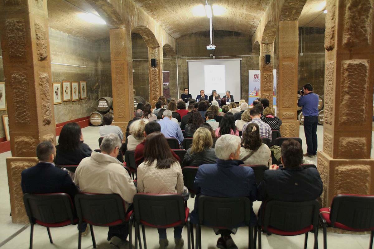 Este encuentro se está celebrando en el Centro Integral del Vino de Ronda.