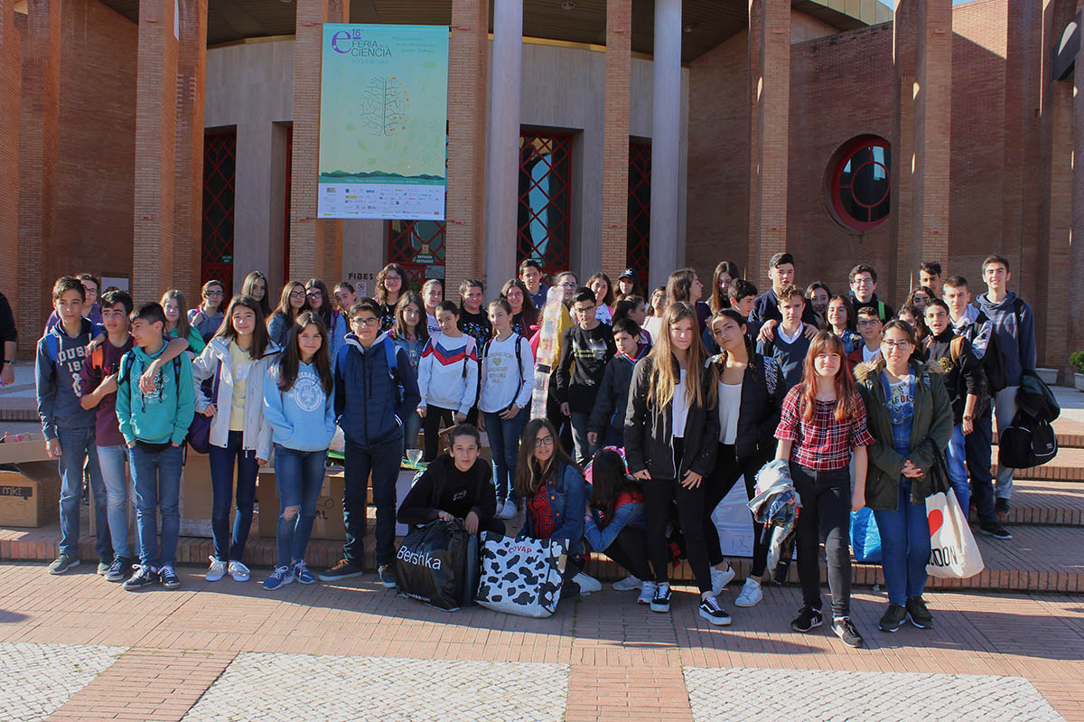 Un total de cincuenta estudiantes rondeños se desplazaron hasta la Feria de la Ciencia de Sevilla.
