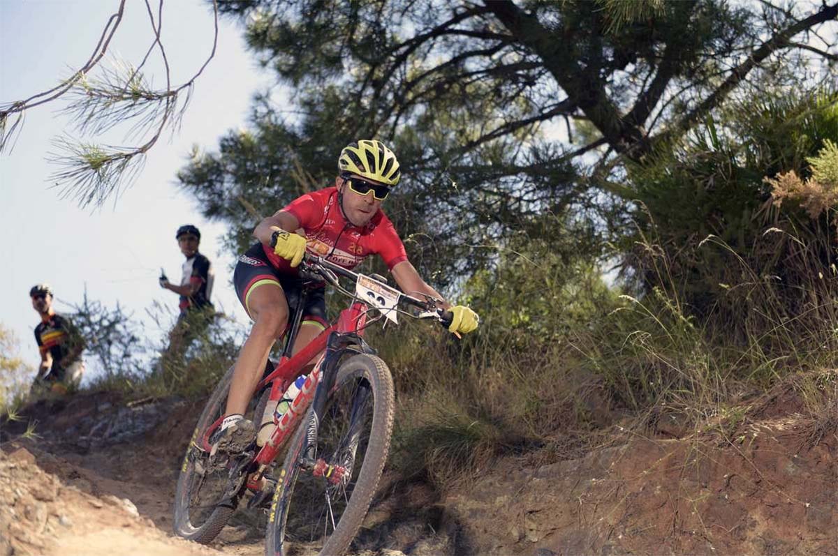 El ciclista rondeño en un momento de una de las tres carreras incluidas en la vuelta andaluza.