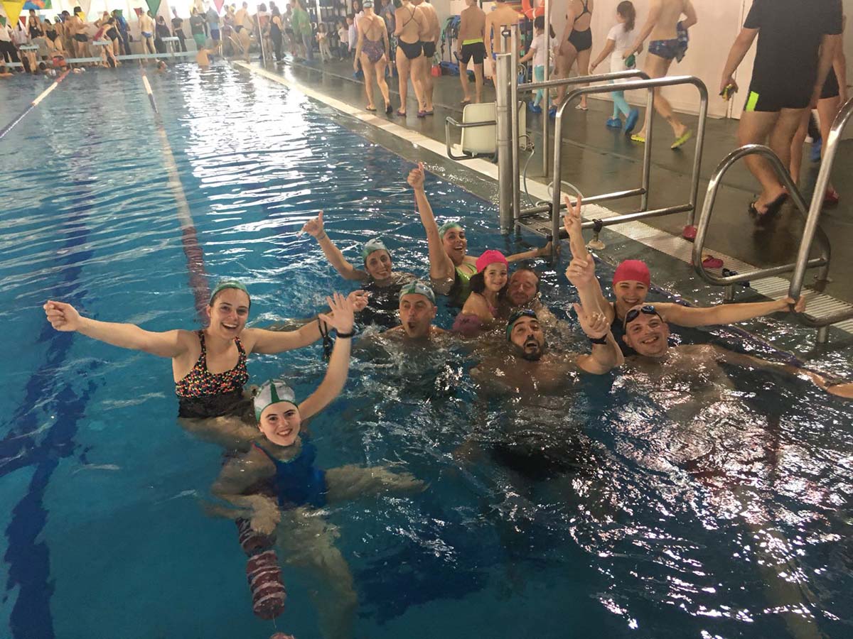 La piscina municipal cubierta es frecuentada por cientos de usuarios cada semana.