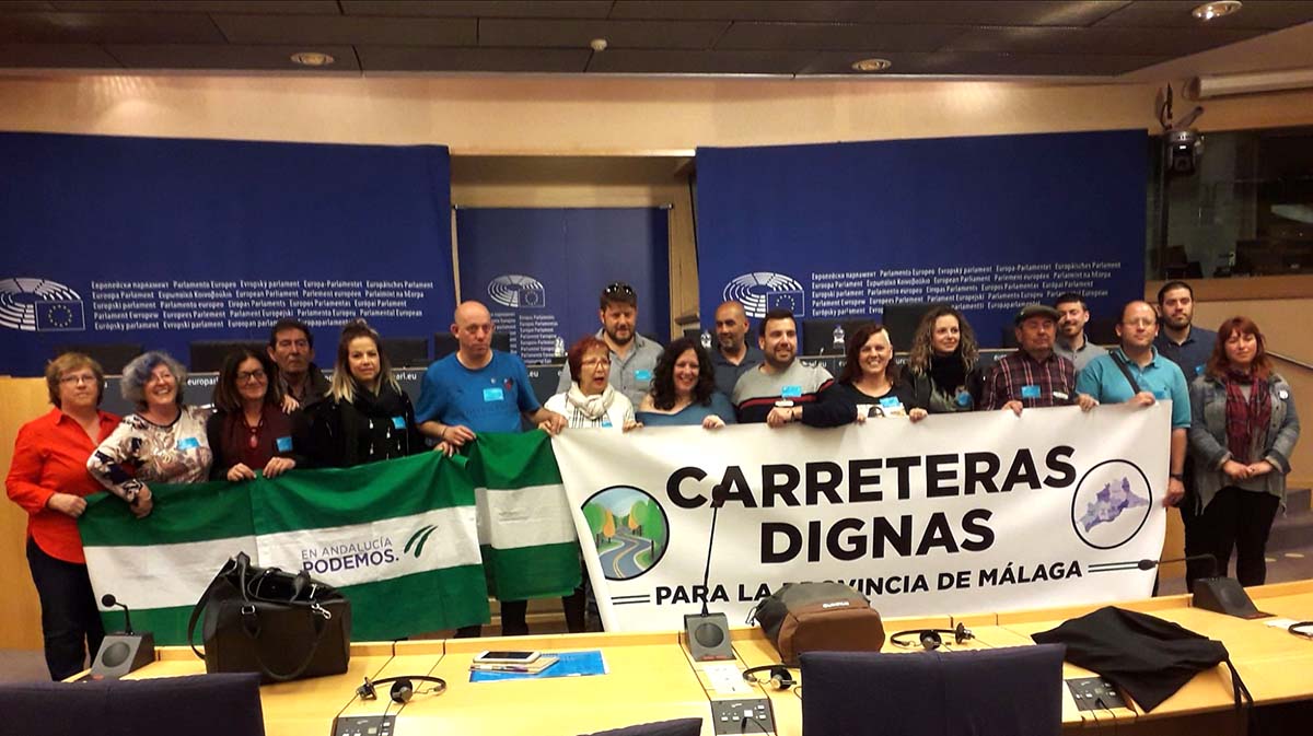Podemos traslada el mal estado en el que están las carreteras de la Serranía a Bruselas