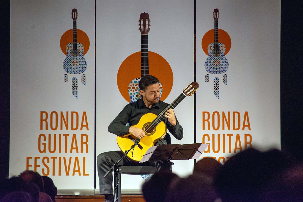Diego Campagna ofreció un perfecto repertorio que deleitó a los asistentes. Foto Roberto Ochentaydos.