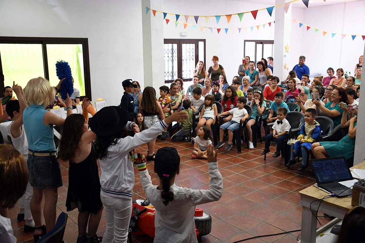 Alumnos, profesores y padres disfrutaron de una magnífica jornada de convivencia.