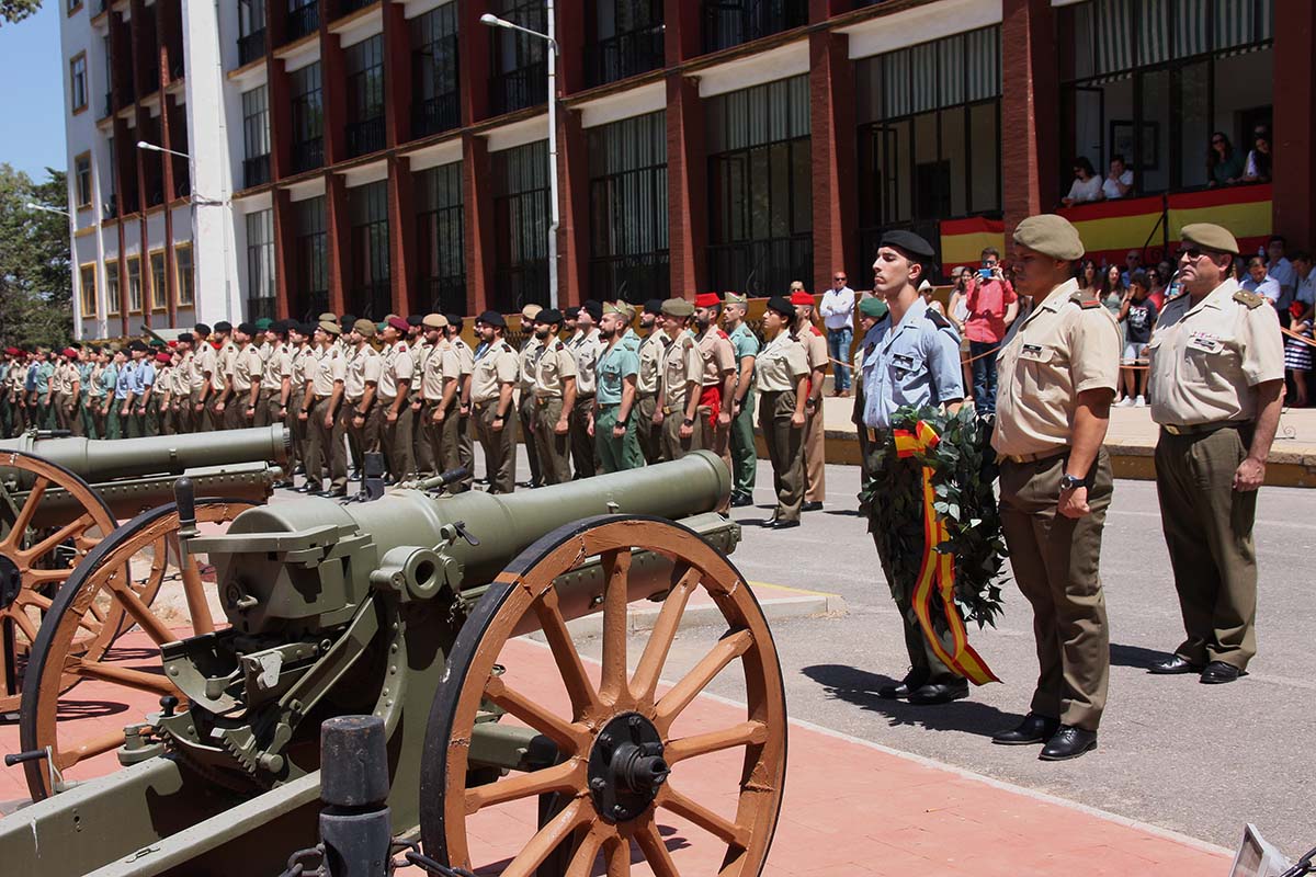 Durante la formación militar se ha realizado el tradicional homenaje a los caídos.