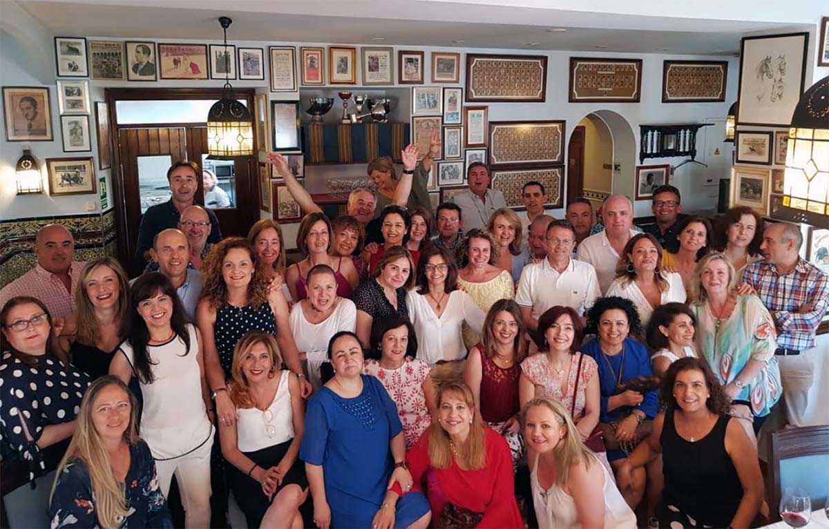 Los 43 enfermeros y enfermeras se volvieron a ver las caras en Ronda 30 años después.