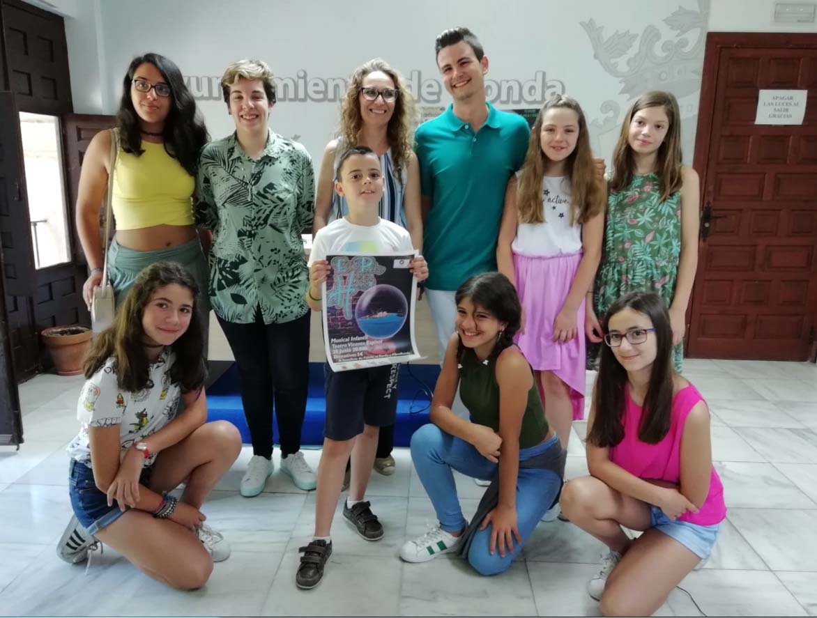 Algunos de los intérpretes de este musical solidario.