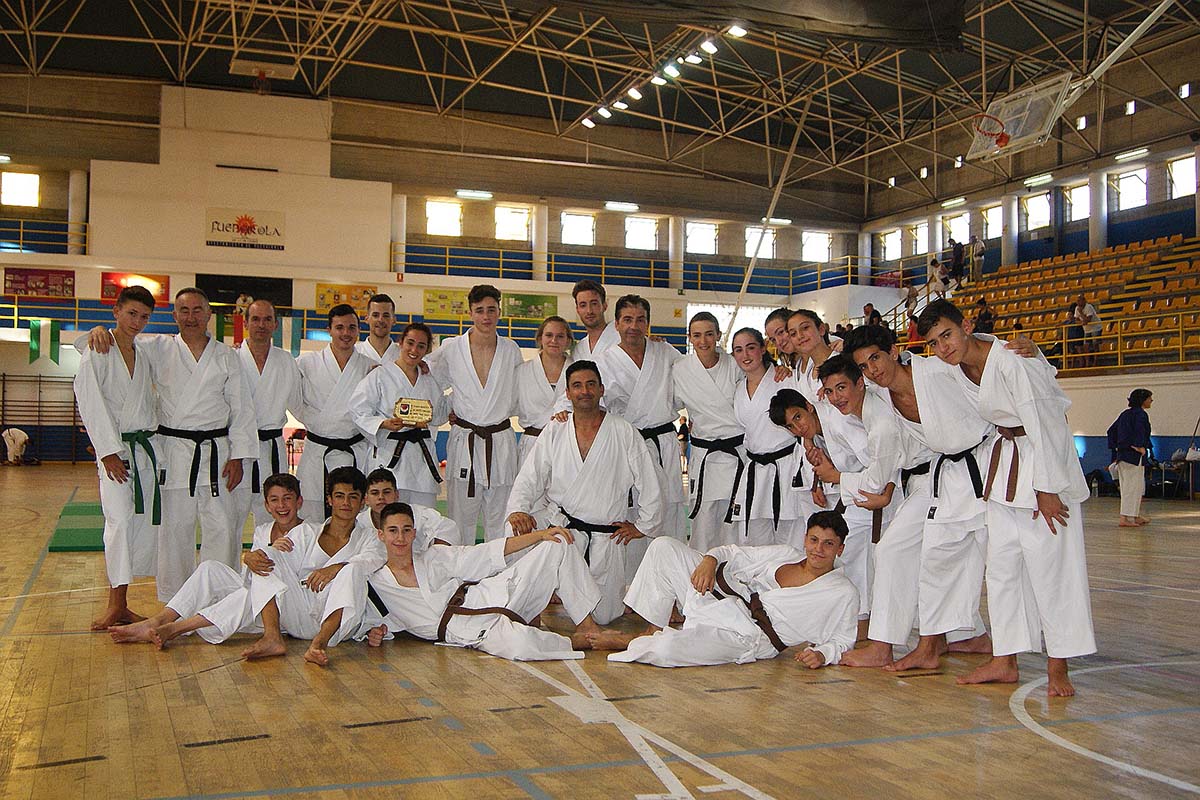 El equipo rondeño en el polideportivo de Fuengirola.