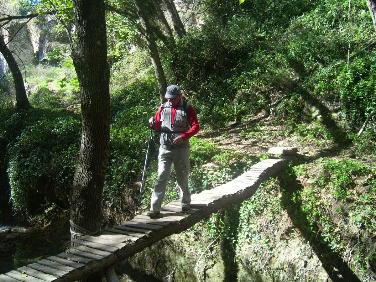 La Policía Nacional y la Guardia Civil rescatan a un senderista que se había perdido en un paraje de Ronda