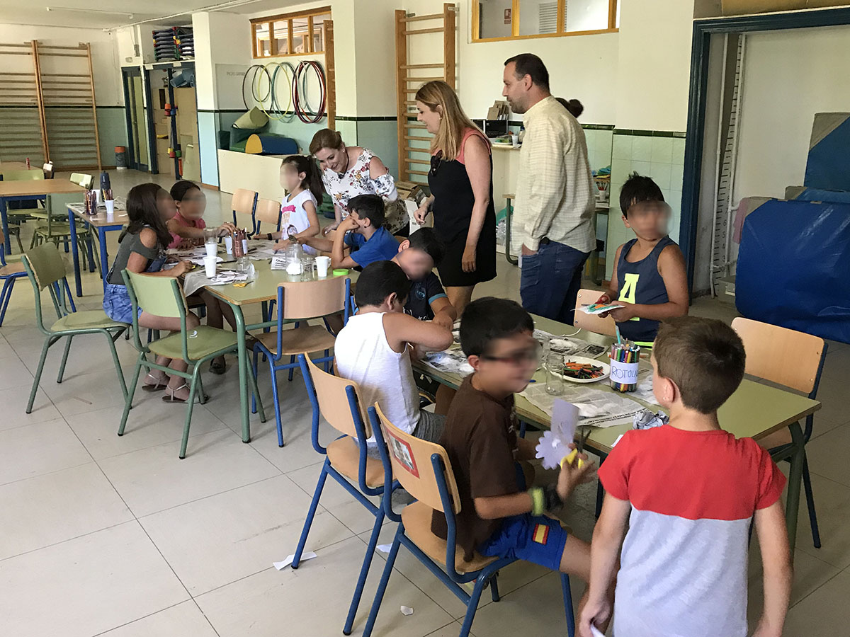 La delegada territorial de Salud y Políticas sociales ha visitado hoy la Escuela de Verano de Ronda.