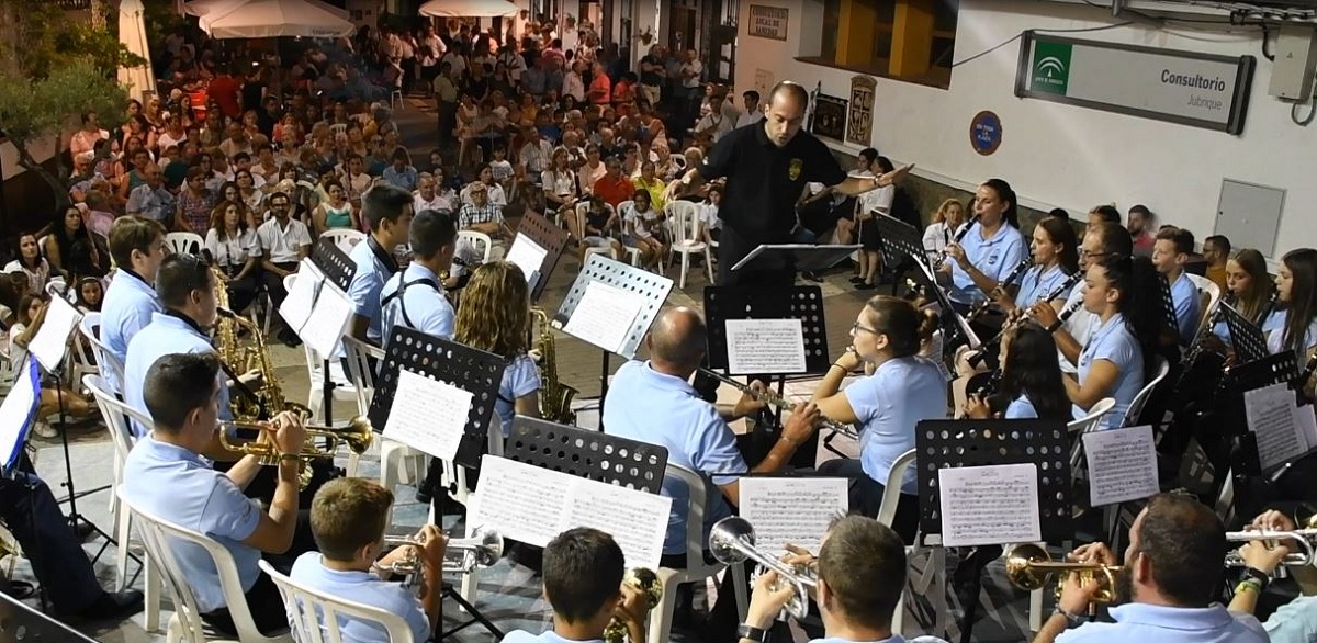 El municipio vivió una velada musical marcada por los pasodobles.