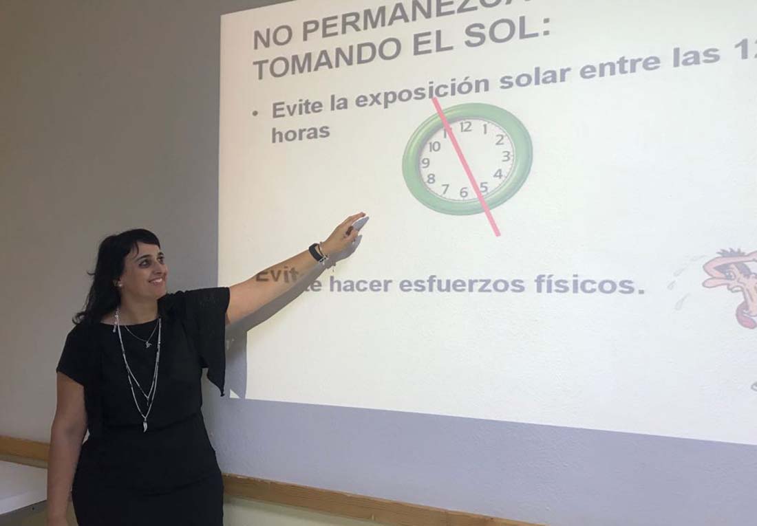 Una técnica de promoción de la salud fue la encargada de la charla informativa.