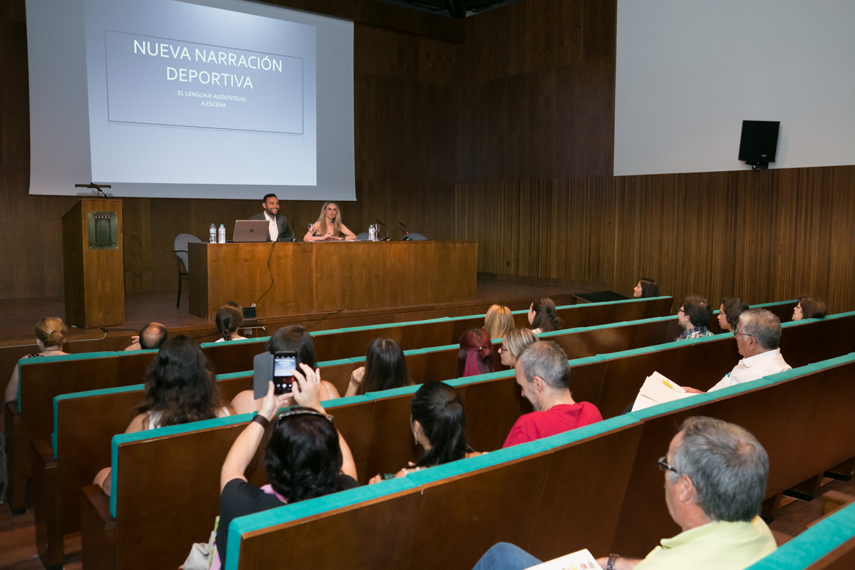 El periodista de la Sexta Antonio Esteva ha participado hoy en los Cursos de Verano.