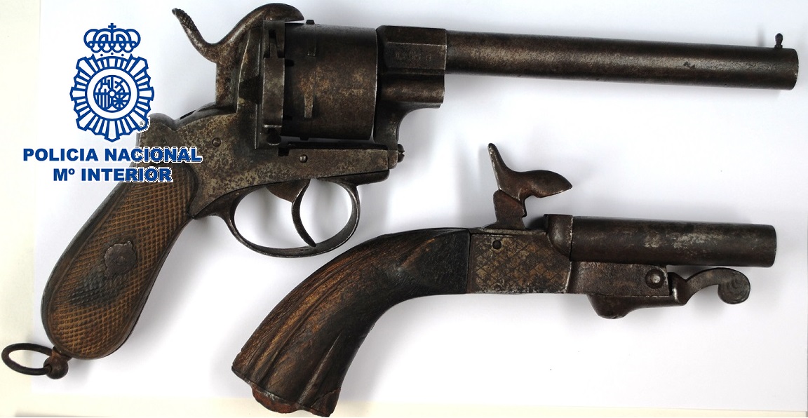 La Policía Nacional detiene a un hombre que robó armas de fuego históricas en dos viviendas de Ronda