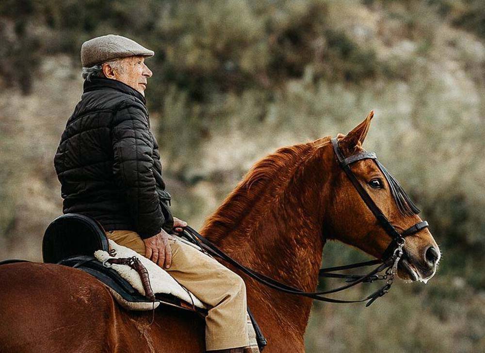 Además de peñista, Antonio Luis Sánchez Ramos es un gran enamorado de los caballos. HelMa Fotos.