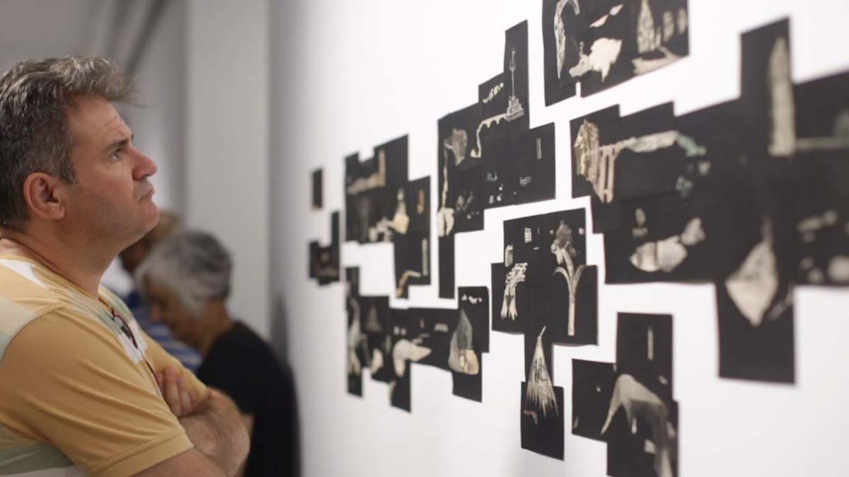 Varios artistas con diferentes técnicas participan en esta exposición vinculada con el territorio.