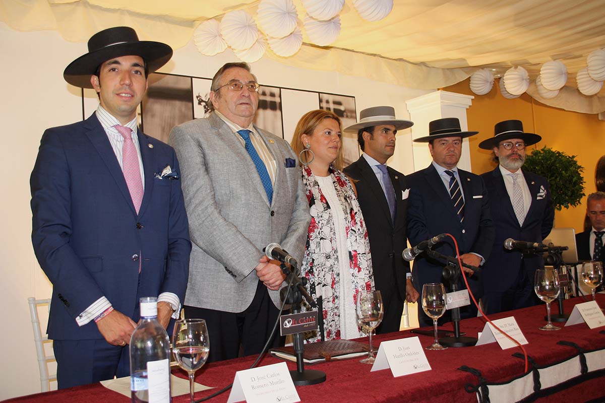 Momento del nombramiento de Juan Harillo como 'Catite de Oro' de esta peña rondeña.
