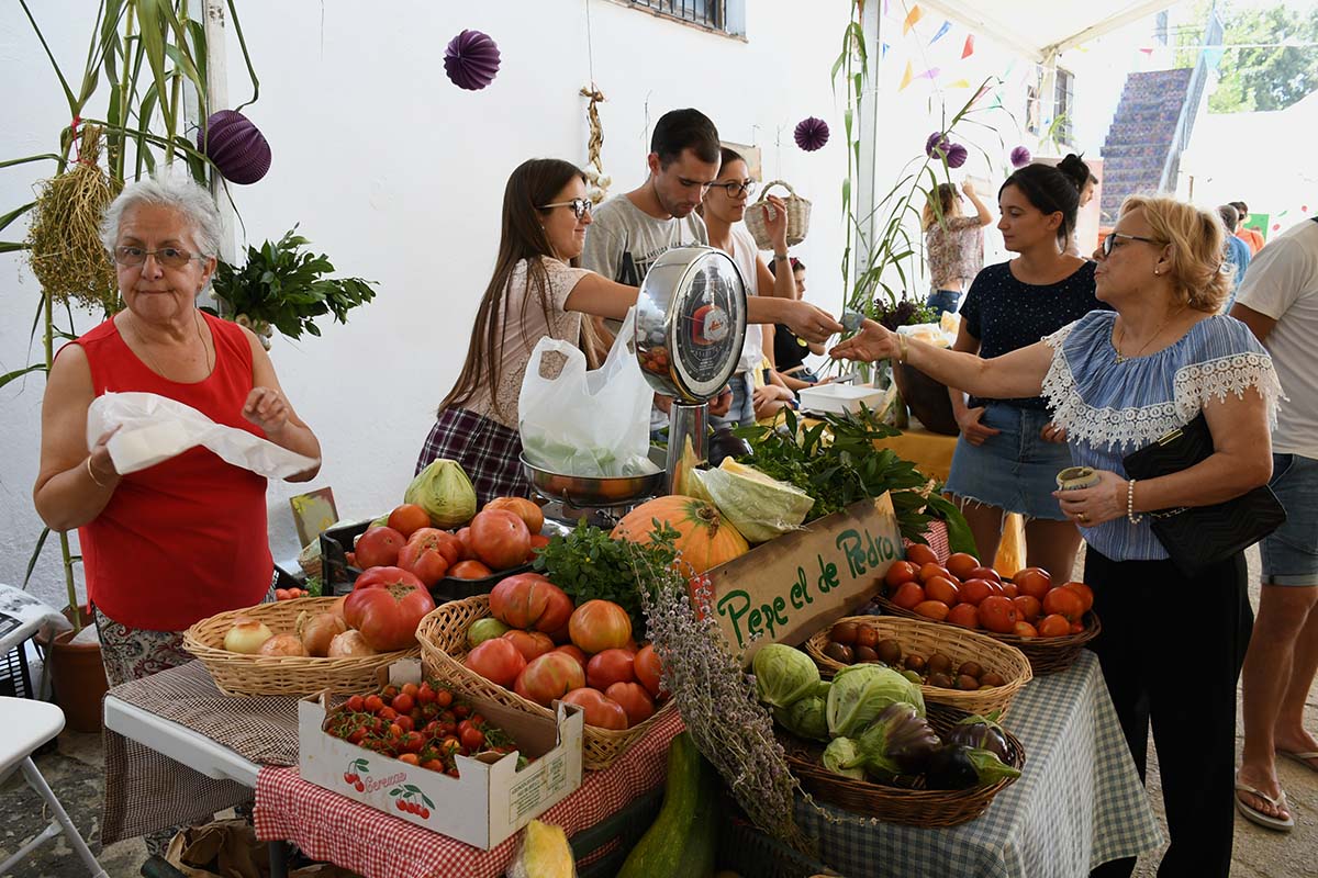 Vecinos y visitantes han participado en este singular festejo de la comarca.