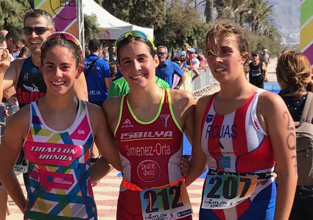 Lucía Melgar (a la izquierda con la camiseta de Ronda), junto a la primera y tercera en este campeonato.