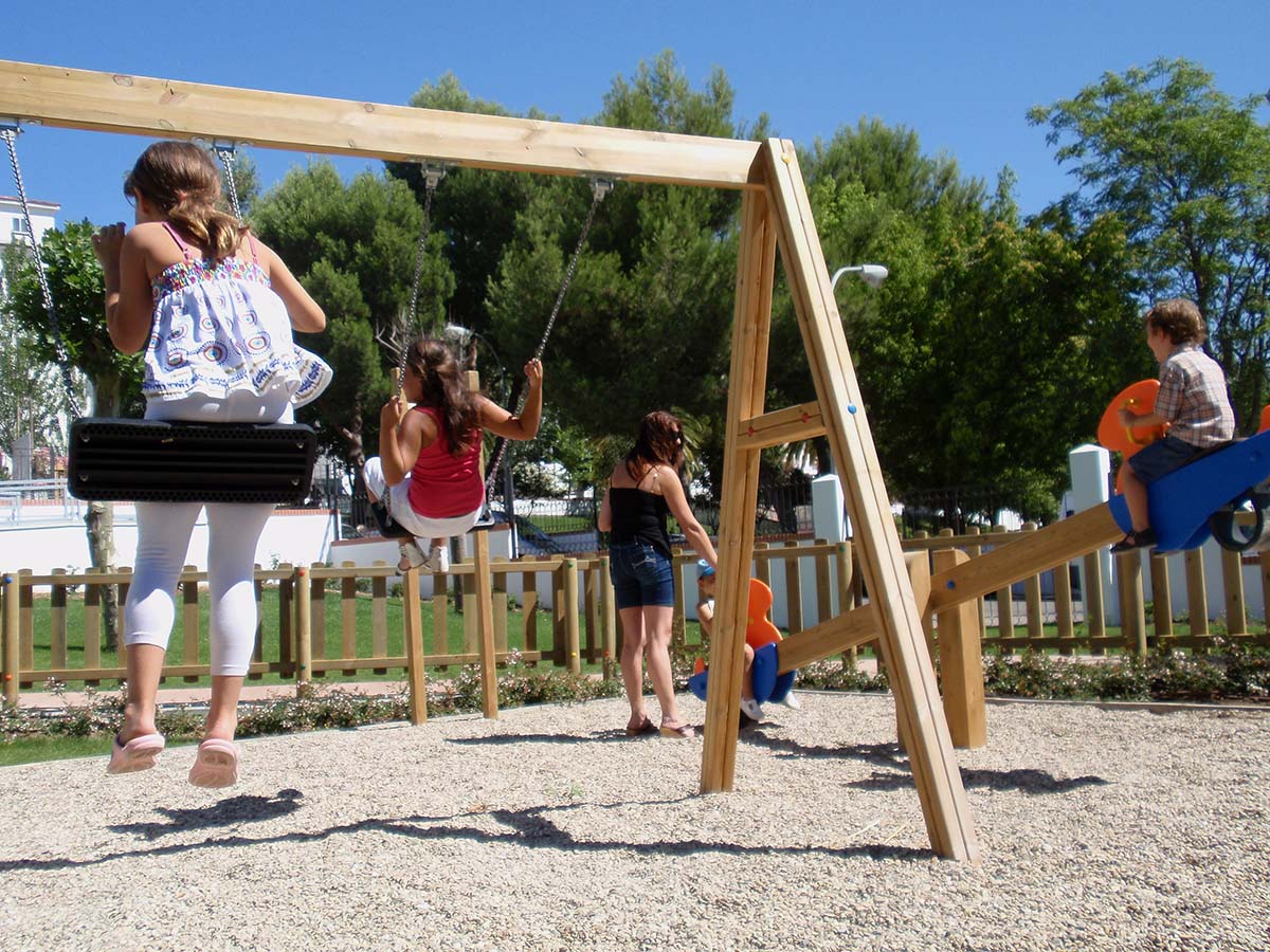 Una imagen de un parque infantil de la zona norte de Ronda. Foto Archivo.