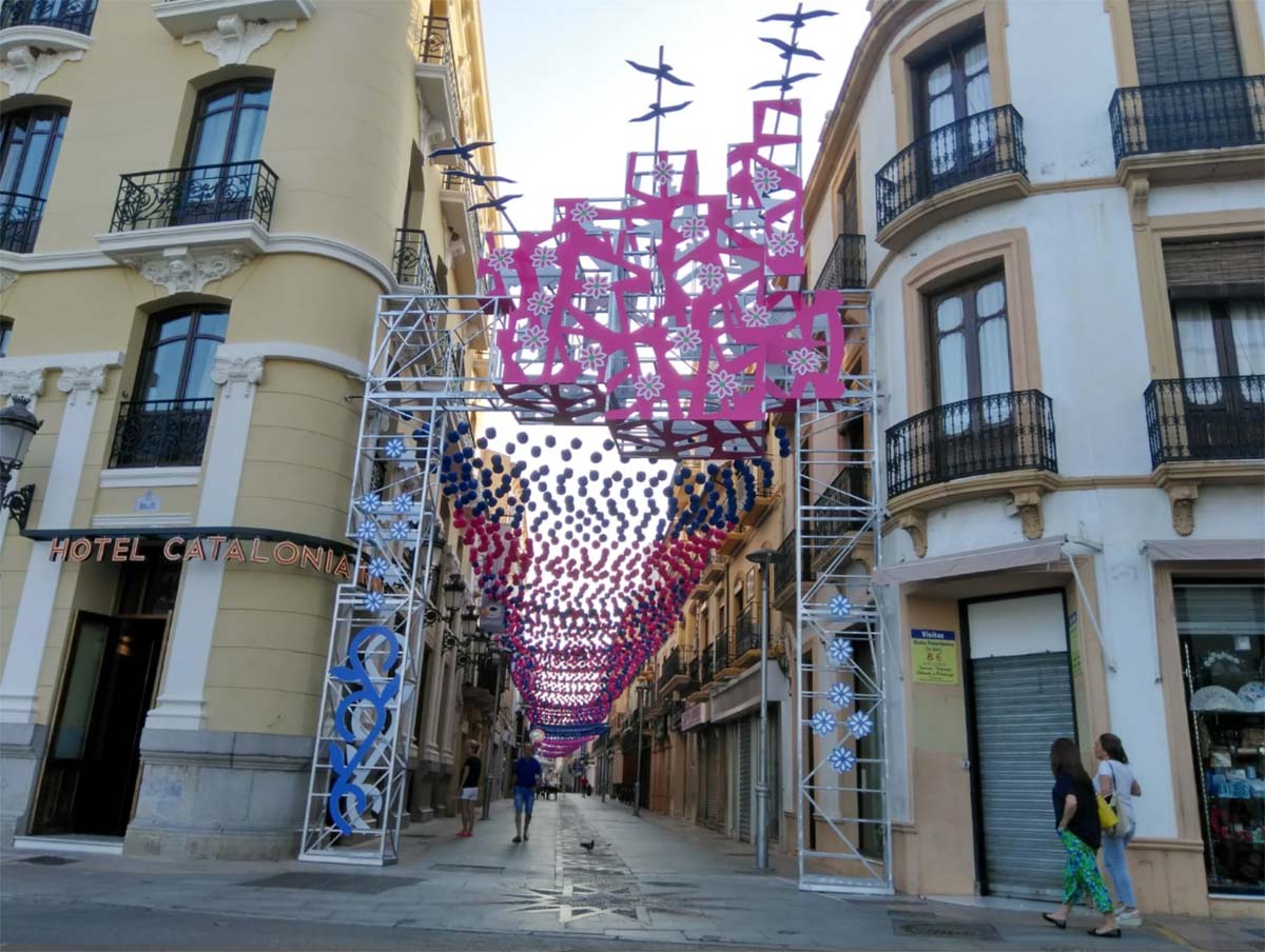 Imagen de la portada de Feria tomada a primeras horas de la mañana de este sábado.