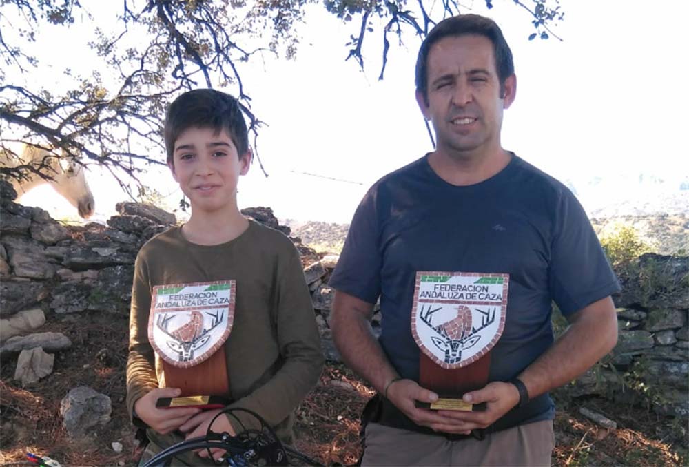 Tanto el padre como el hijo son campeones en esta modalidad de tiro con arco.