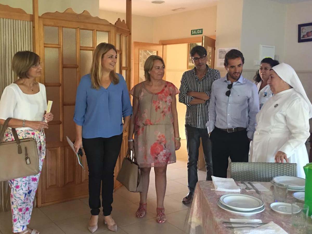 La delegada territorial de Salud y el alcalde de Arriate han visitado el nuevo centro de día.