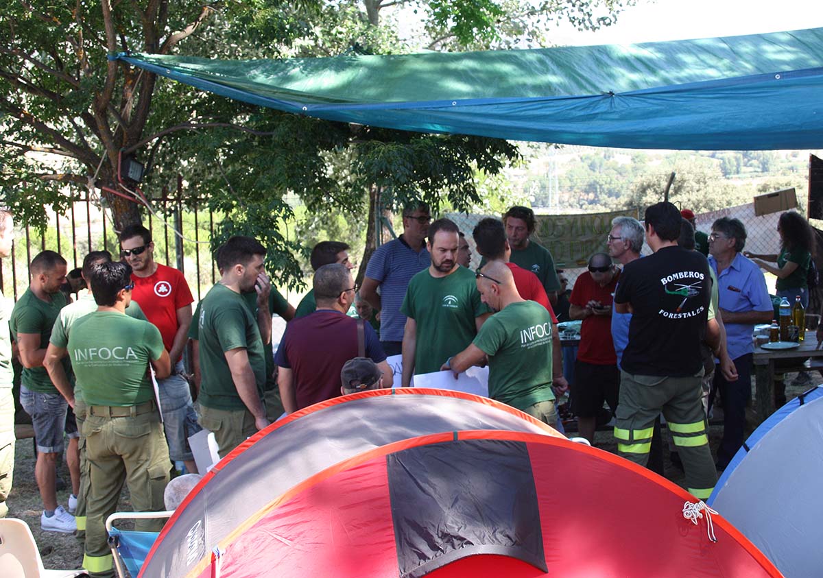 Los trabajadores del Infoca de Ronda llevan más de un mes encerrados en el CEDEFO.