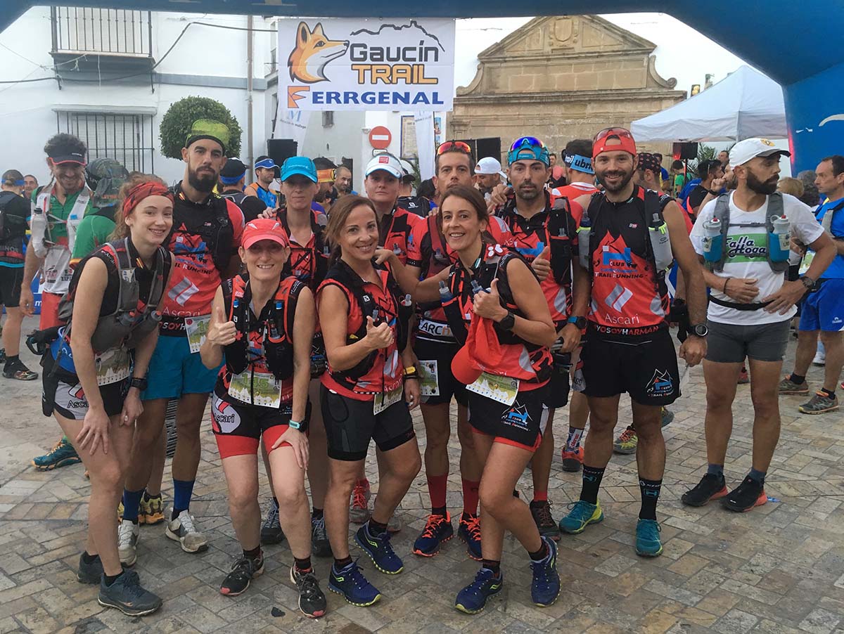 Los corredores rondeños en la salida de la prueba de Gaucín.