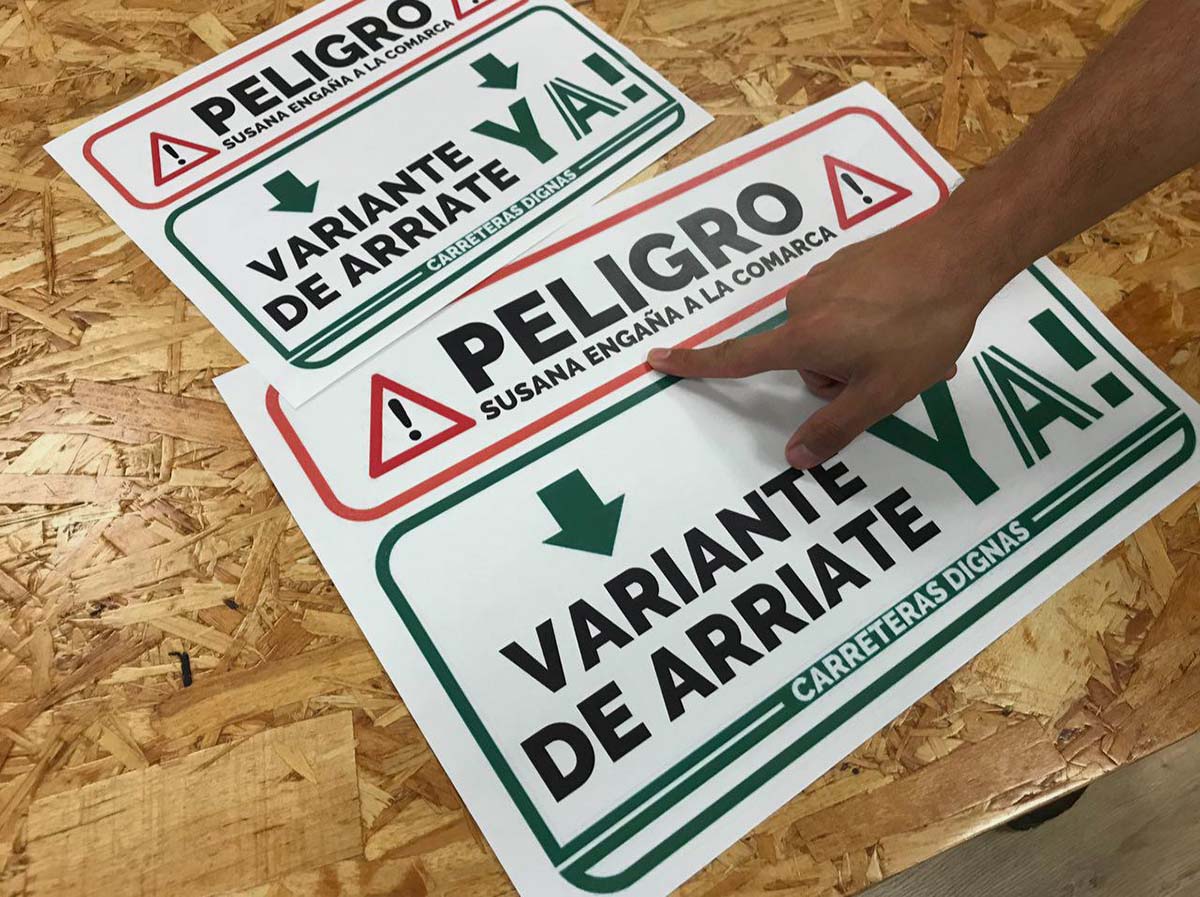Algunos de los carteles que se han diseñado para respaldar esta campaña reivindicativa.