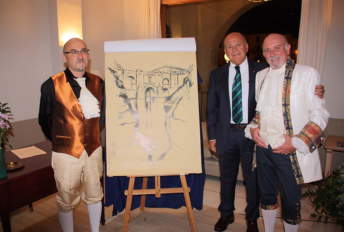 José Navió junto a los actores que representaron a Aldehuela y a Machuca, su maestro de obra.