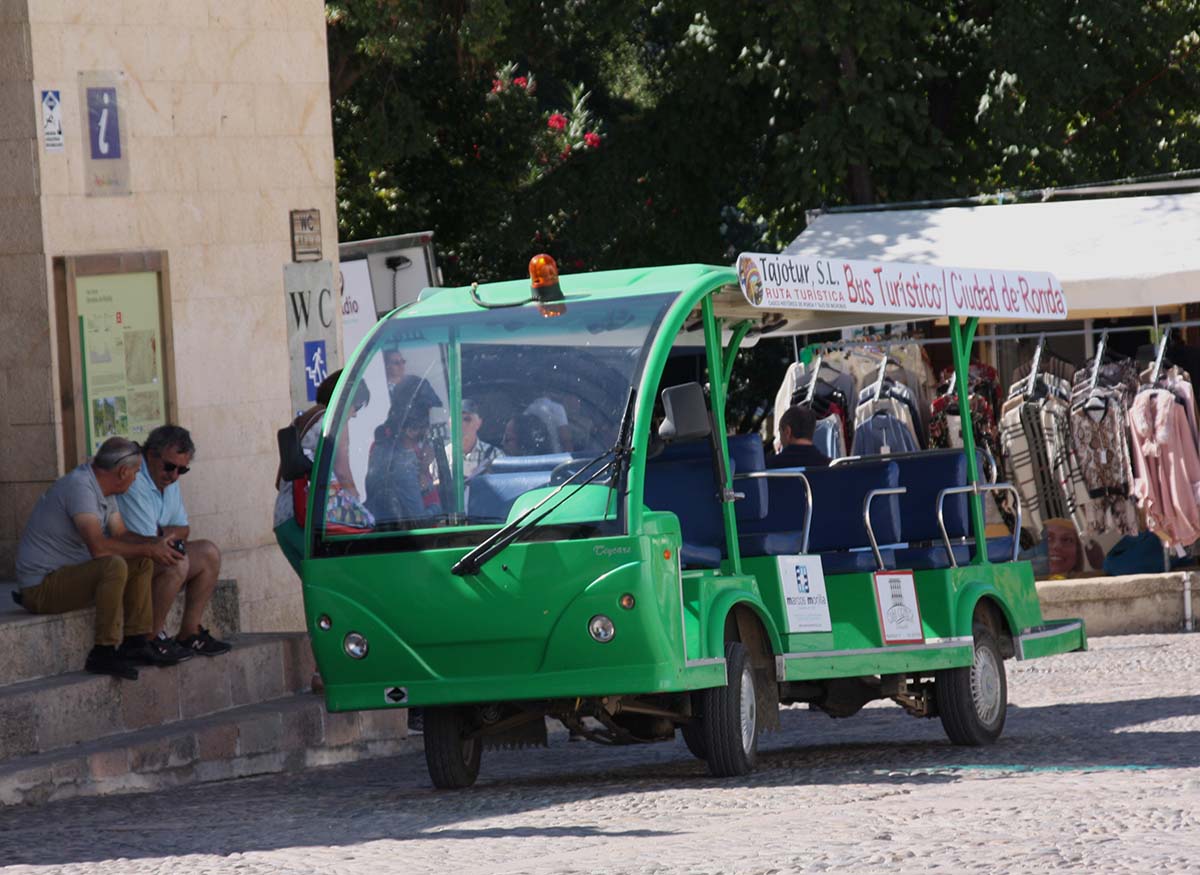 El bus turístico seguía operando el pasado viernes pese a la resolución judicial.