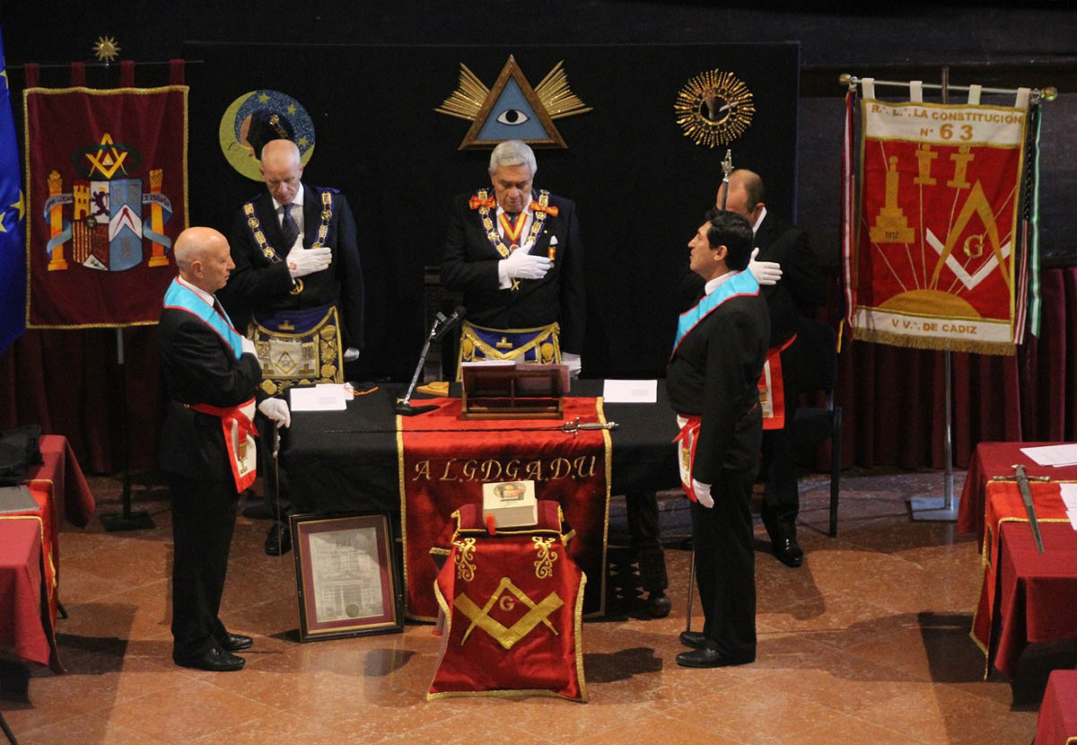 Un momento de la tradicional ceremonia de esta institución celebrada en Ronda.
