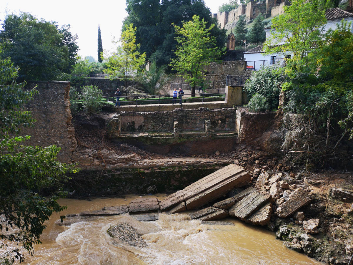 Daños provocados en los Baños Árabes en la crecida del Guadalevín tras el último temporal.