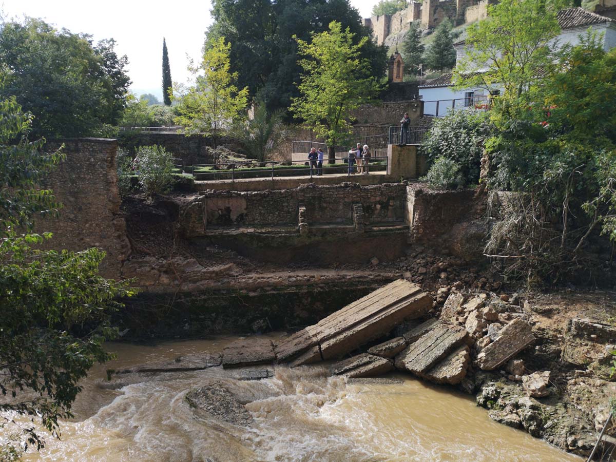 Técnicos de la Junta y del Ayuntamiento han valorado los daños causados por la lluvia en este monumento.