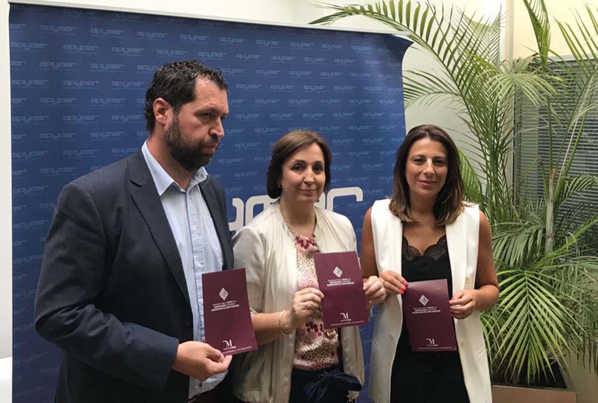 Antonio Palma, Ana Corredera y Maripaz Fernández en la presentación de este plan de empleo.